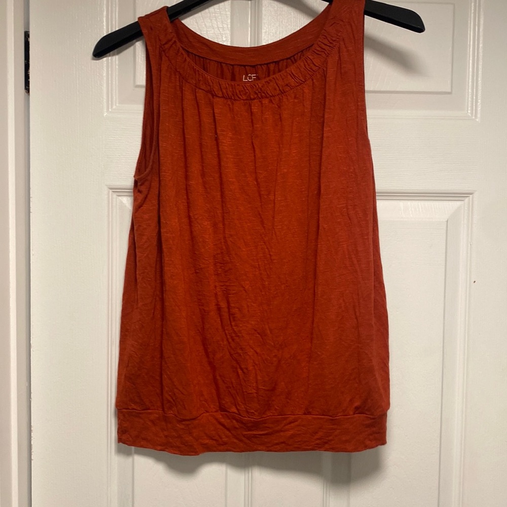 Sleeveless shirt
